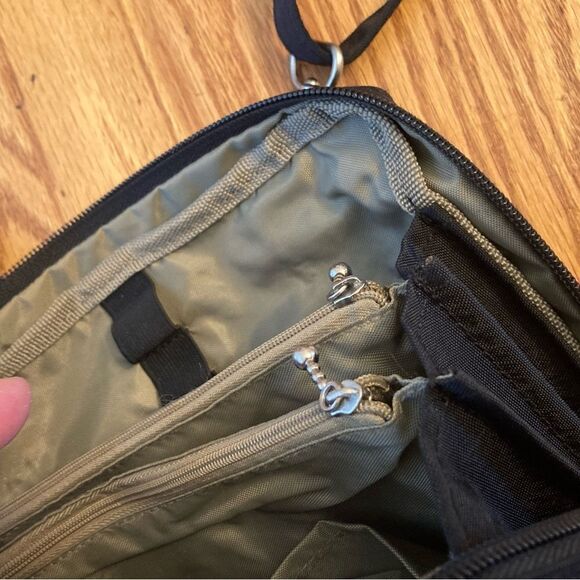 Baggallini Black Crossbody Bag - Picture 7 of 8